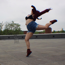 Hayley Yokoyama lifestyle