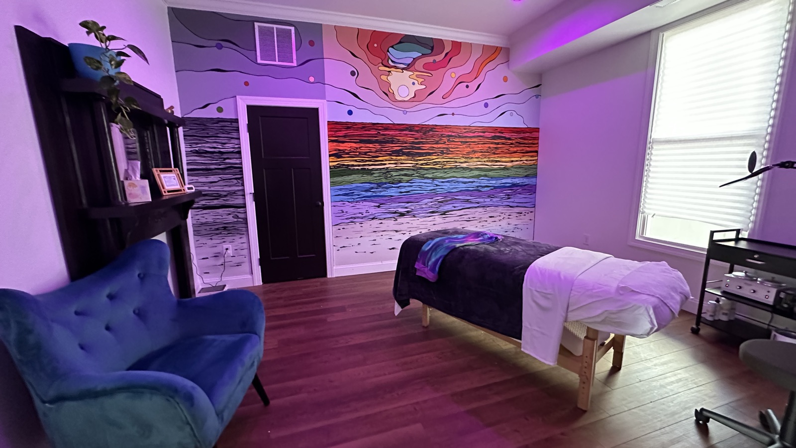 Massage room with rainbow mural at Auroraflow