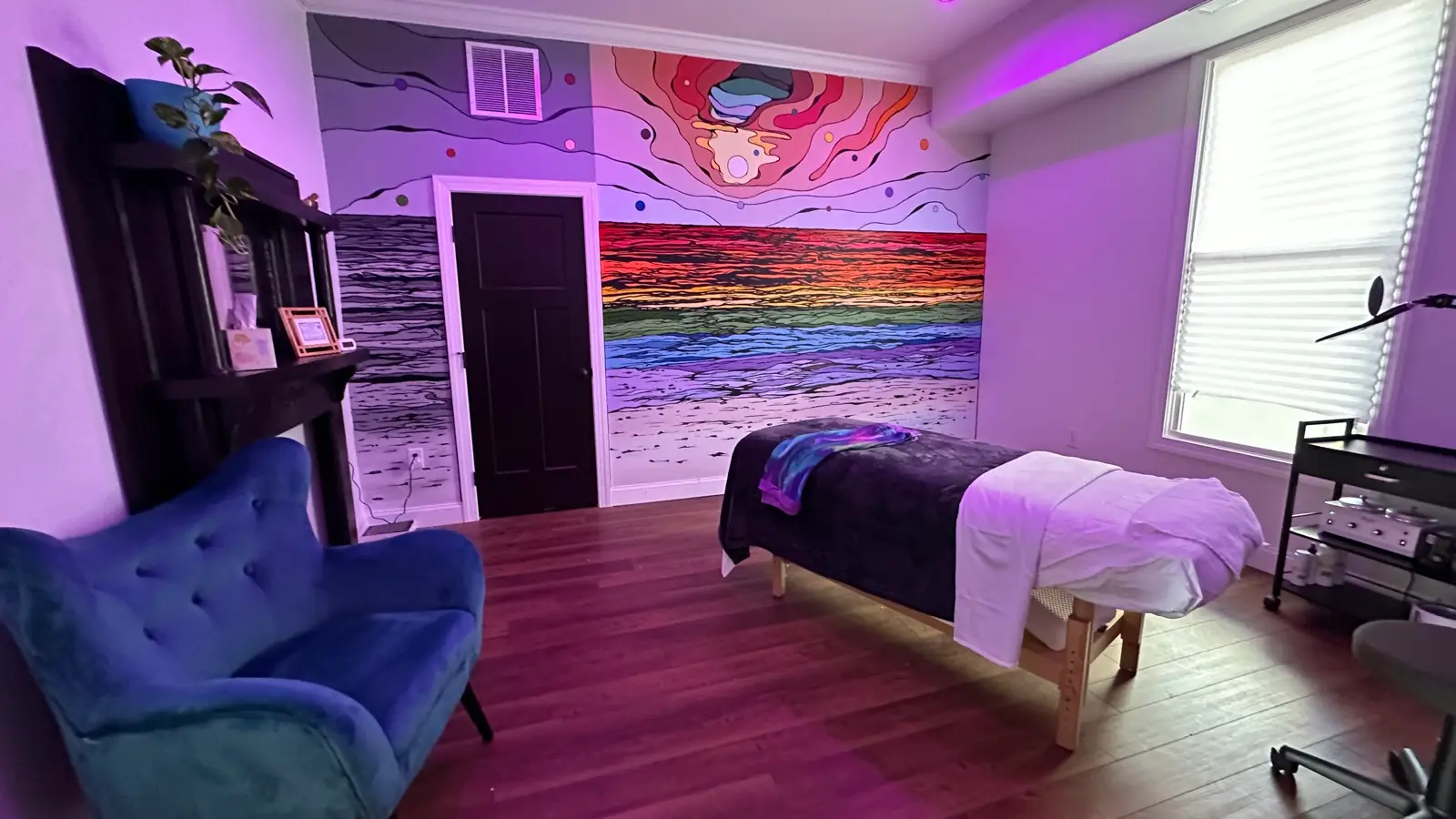 Massage room with rainbow mural at Auroraflow
