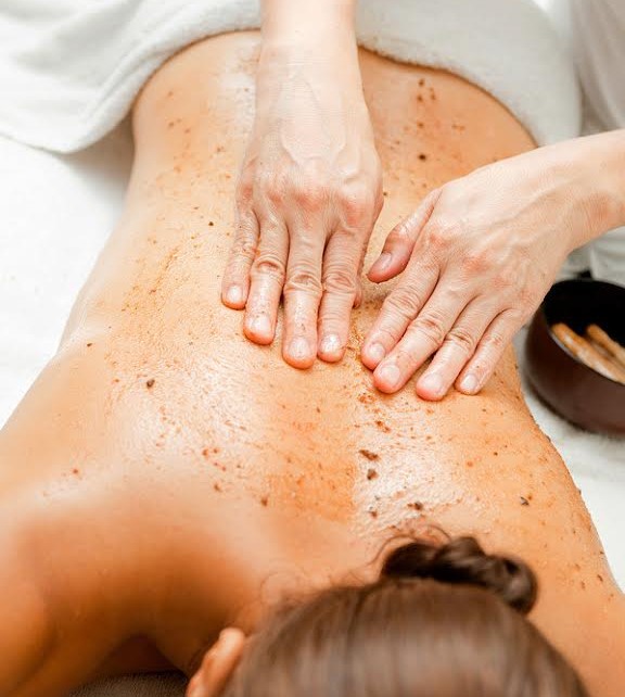Relaxing massage treatment at Auroraflow