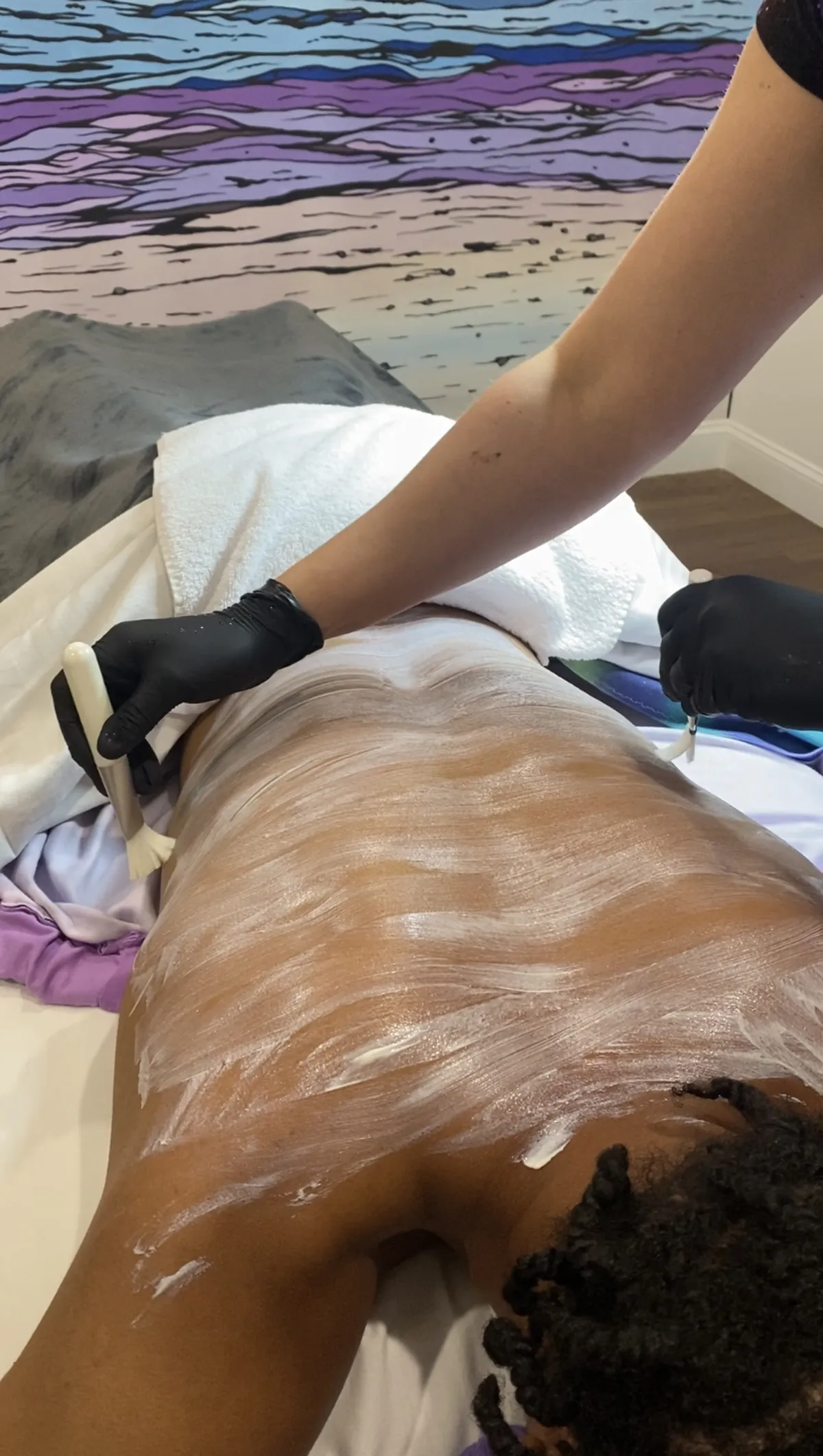 Exfoliating back treatment at Auroraflow